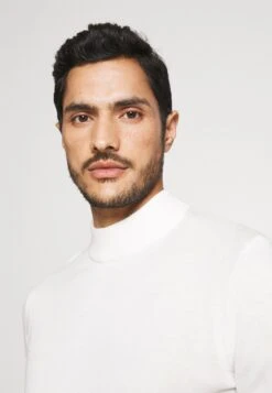 Pier One Maglione - White -Negozio online Pier One Italia 5f0d1b0fc9994eb4a0ce0d288748551c scaled