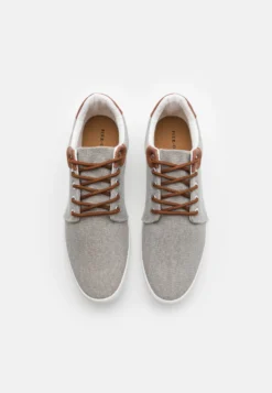Pier One Unisex - Sneakers Basse - Light Grey 9 Pier One Unisex - Sneakers Basse - Light Grey -Negozio online Pier One Italia 60fe947ef8cf4df19401d326e0123b74 scaled