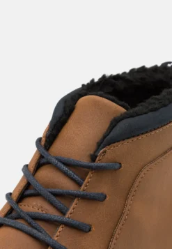 Pier One Stringate SportiveCognac Uomo Scarpe Con I Lacci PI912M0E4-O11 -Negozio online Pier One Italia 64ff9661a72d4f6892d8a21dae119e87 scaled