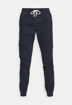 Pier One Pantaloni Cargo - Dark Blue 10 Pier One Pantaloni Cargo - Dark Blue -Negozio online Pier One Italia 67b292f1155145fb97a23c02f272c67f scaled