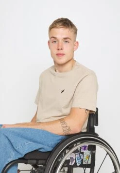 Pier One T-Shirt BasicBeige Uomo T-shirt E Polo PI922O0WD-B11 -Negozio online Pier One Italia 6c509b4566c4430c85f170446749bb47 scaled