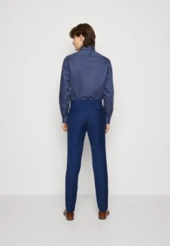 Pier One CompletoBlue Uomo Completi E Cravatte PI922A02G-K11 -Negozio online Pier One Italia 7026d41b1cce4791aba808e4c5a5c8c8 scaled