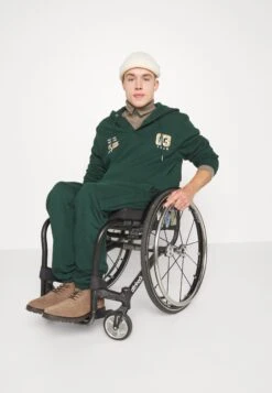 Pier One Pantaloni Sportivi - Dark Green -Negozio online Pier One Italia 710692fd67ef4d03871006f24604fbaf scaled