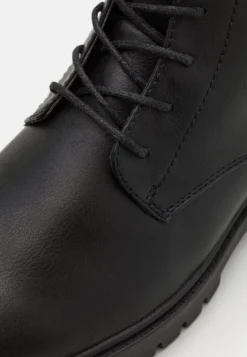 Pier One Stivaletti StringatiBlack Uomo Stivaletti/Stivali PI915M005-Q11 -Negozio online Pier One Italia 721d830f068f441c9b5b2c518e96ef69 scaled