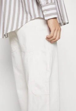 Pier One Carpenter Colored Twill Jeans A SigarettaOff-White Uomo Jeans PI922G04S-A11 -Negozio online Pier One Italia 72381b5c0ea4476da8022189e3b24b31 scaled