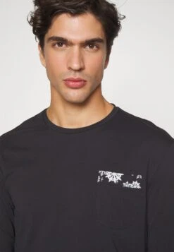 Pier One PigiamaBlack Uomo Per La Notte PI982M048-Q11 -Negozio online Pier One Italia 728cfb1d4bba4821be890aa2a924bc26 scaled