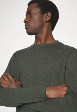 Pier One Pigiama - Black/Khaki -Negozio online Pier One Italia 7401274fca6e4139b164e44a2907ce60 scaled