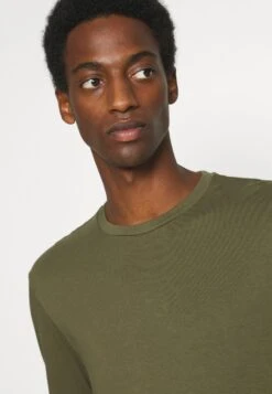 Pier One Maglietta A Manica LungaBlack/Dark Grey/Olive Uomo T-shirt E Polo PI922O0UM-Q11 -Negozio online Pier One Italia 74db2bd0cf184eec91d2263c1009cdf1 scaled