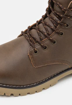 Pier One Stivaletti StringatiBrown Uomo Stivaletti/Stivali PI912K0B8-O11 -Negozio online Pier One Italia 75c06f11bf2f49d891b0449a8260d84a scaled