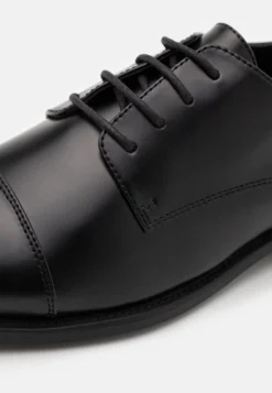 Pier One Stringate ElegantiBlack Uomo Scarpe Eleganti PI912M09N-Q11 -Negozio online Pier One Italia 7b66eaec354641579ca43fa9af62848d scaled