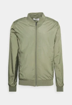 Pier One Giubbotto Bomber - Olive -Negozio online Pier One Italia 7c08e553d7a44a419f17696b41b28c3e scaled