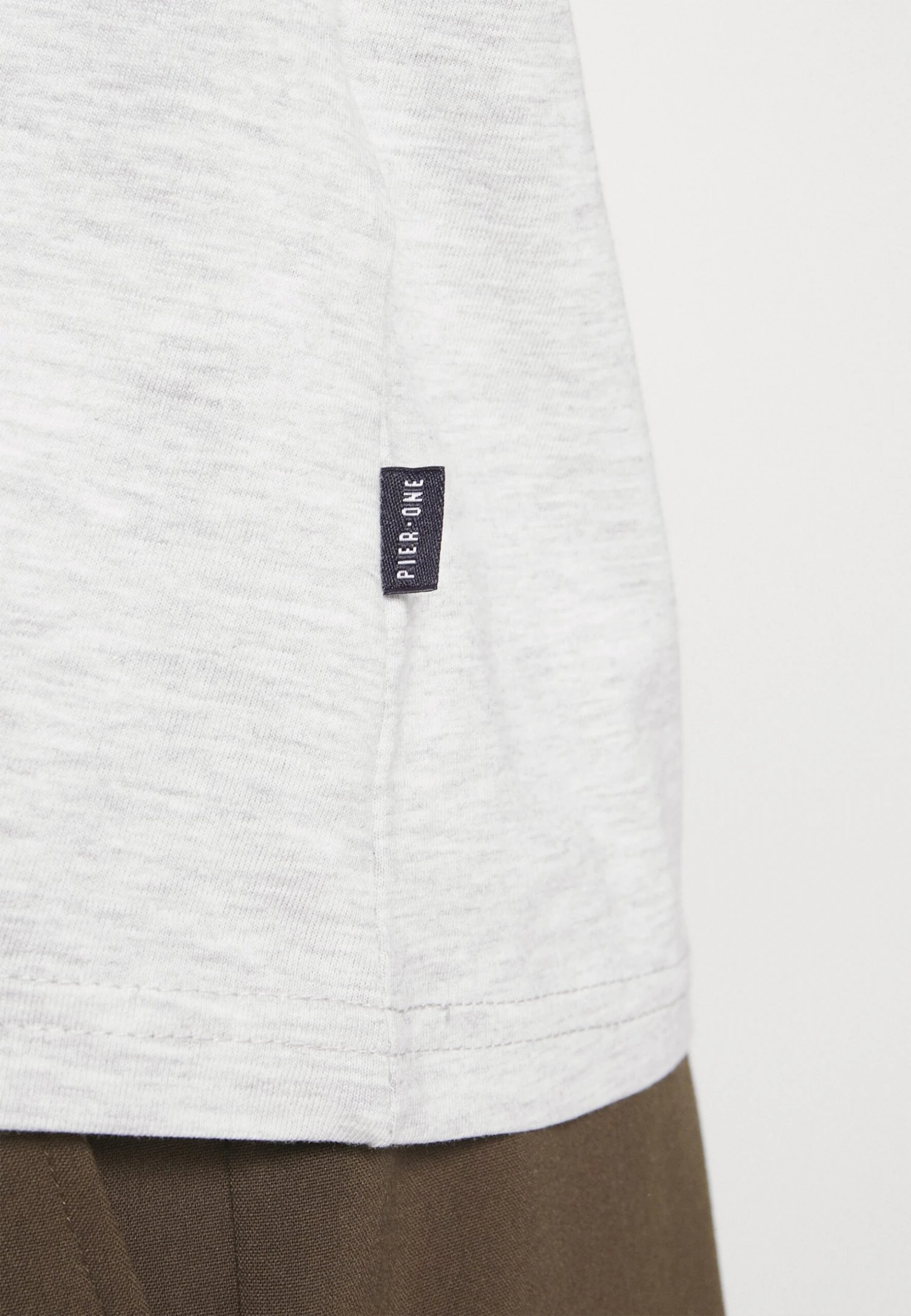 Pier One 5 PackT-Shirt BasicLight Grey101_White001_Green602 Uomo T-shirt E Polo PI922O0TV-C11 8 Pier One 5 PackT-Shirt BasicLight Grey101_White001_Green602 Uomo T-shirt E Polo PI922O0TV-C11 - immagine 8