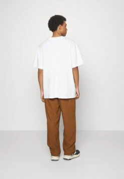 Pier One Drawcord Trousers Linen BlendPantaloniBrown Uomo Pantaloni PI922E05A-O11 -Negozio online Pier One Italia 828cec4d9e584eb9afacf9a8def29092 scaled