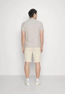 Pier One Shorts Di Jeans Beige Uomo Bermuda PI922F05A-B11 -Negozio online Pier One Italia 86c131f91bcf40c49254fa658c42e65c scaled