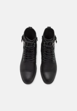 Pier One Stivaletti StringatiBlack Uomo Stivaletti/Stivali PI912K0B2-Q11 -Negozio online Pier One Italia 86dd3f95499b46eebae1cb7dc5bce468 scaled