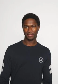 Pier One Maglietta A Manica LungaDark Blue Uomo T-shirt E Polo PI922O0R6-K11 -Negozio online Pier One Italia 893a551f66584759890338769236c129 scaled