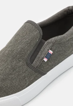 Pier One UnisexSneakers BasseGrey Uomo Scarpe Basse PI915O02J-C11 11 Pier One UnisexSneakers BasseGrey Uomo Scarpe Basse PI915O02J-C11 -Negozio online Pier One Italia 8a4965b673914b6e847d91199f0f296d scaled