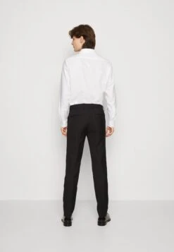 Pier One Completo - Black -Negozio online Pier One Italia 8dfce3cb1d0847869705990ca253a88a scaled