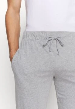 Pier One 2 PackPantaloni Del PigiamaMottled Dark Grey/Mottled Grey Uomo Per La Notte PI982L00I-C11 -Negozio online Pier One Italia 929d35d0429945df8587870b42149ffc scaled