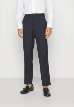 Pier One CompletoDark Blue Uomo Completi E Cravatte PI922A02I-K11 -Negozio online Pier One Italia 9ce59bf381b64dedbb8b2837bf33de9e scaled