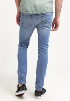 Pier One Jeans Slim FitLight Blue Denim Uomo Jeans PI922GA03-K11 -Negozio online Pier One Italia 9ce69a79e7f24d82919ce673ea1c8949