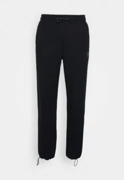 Pier One Pantaloni SportiviBlack Uomo Pantaloni Sportivi E Joggers PI922E05N-Q11 8 Pier One Pantaloni SportiviBlack Uomo Pantaloni Sportivi E Joggers PI922E05N-Q11 -Negozio online Pier One Italia a1cdc81291724b838b4588611e5e0c70 scaled