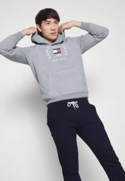 Pier One 2 PackPantaloni SportiviDark Blue Uomo Pantaloni PI922E03K-K11 -Negozio online Pier One Italia a2fdb7dbfee140148015f91769141002 scaled