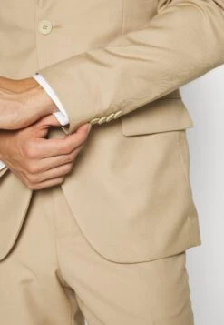 Pier One CompletoBeige Uomo Completi E Cravatte PI922A02G-B11 -Negozio online Pier One Italia a3806dd572714afc95007b85b66cb0f4 scaled