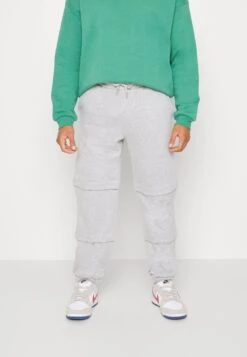 Pier One Pantaloni SportiviMottled Light Grey Uomo Pantaloni PI922E04R-C11 15 Pier One Pantaloni SportiviMottled Light Grey Uomo Pantaloni PI922E04R-C11 -Negozio online Pier One Italia a388cef6e3044a918af80f9878f8963e scaled