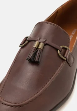 Pier One Scarpe Senza Lacci - Brown 11 Pier One Scarpe Senza Lacci - Brown -Negozio online Pier One Italia a41e8e30a9af4dbcb8a73e050140e2b0 scaled