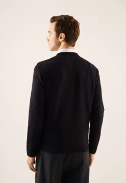 Pier One MaglioneBlack Uomo Maglieria PI922Q0C0-Q11 -Negozio online Pier One Italia a5395f2b4b7f4aa2aa8220dab054b4d8 scaled