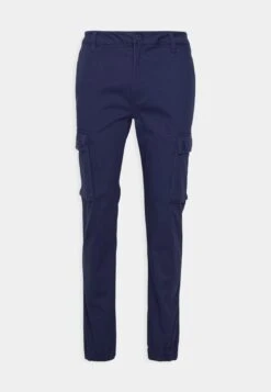 Pier One Pantaloni CargoDark Blue Uomo Pantaloni YO122E00V-K11 8 Pier One Pantaloni CargoDark Blue Uomo Pantaloni YO122E00V-K11 -Negozio online Pier One Italia a73a958df532410fbc1a786b8905fbe3 scaled