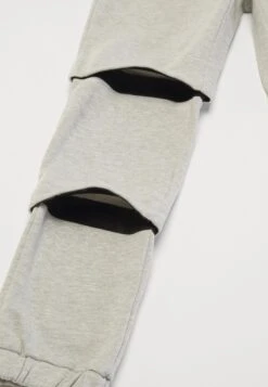 Pier One Pantaloni SportiviMottled Light Grey Uomo Pantaloni PI922E04R-C11 24 Pier One Pantaloni SportiviMottled Light Grey Uomo Pantaloni PI922E04R-C11 -Negozio online Pier One Italia ac5b14bff2d7437d90b7c241eefa140d scaled