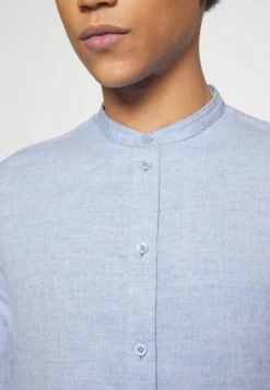 Pier One CamiciaLight Blue Uomo Camicie PI922D0B0-K11 -Negozio online Pier One Italia ad1c503ef9f942f6a3b8cc55c156468e scaled