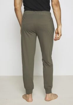 Pier One 2 PackPantaloni Del PigiamaBlack/Khaki Uomo Per La Notte PI982L00I-Q11 -Negozio online Pier One Italia b05476e2e1ce4ad386cd960468024b3e scaled