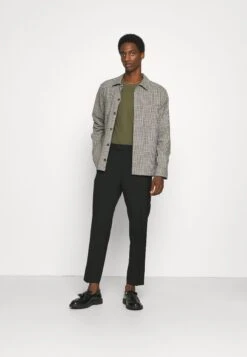 Pier One Maglietta A Manica LungaBlack/Dark Grey/Olive Uomo T-shirt E Polo PI922O0UM-Q11