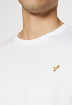 Pier One 3 PackT-Shirt BasicWhite, Black, Dark Green Uomo T-shirt E Polo PI922O0YA-A11 -Negozio online Pier One Italia b5002ec953264c459147878359c73c3e scaled