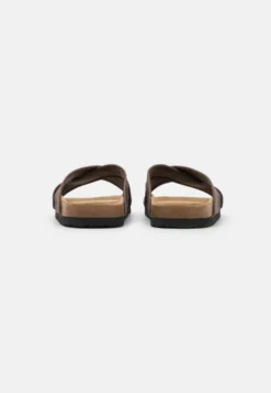 Pier One Unisex - Pantofole - Brown -Negozio online Pier One Italia b64bd94841374f58a4a8e2cf13040258 scaled