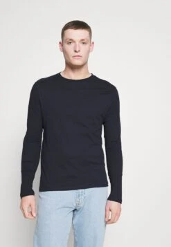 Pier One 5 PackMaglietta A Manica LungaWhite/Dark Blu/Grey Uomo T-shirt E Polo PI922O0RB-A11 13 Pier One 5 PackMaglietta A Manica LungaWhite/Dark Blu/Grey Uomo T-shirt E Polo PI922O0RB-A11 -Negozio online Pier One Italia b6bd0ebd2c8b455da43c6a1b757461c3 scaled