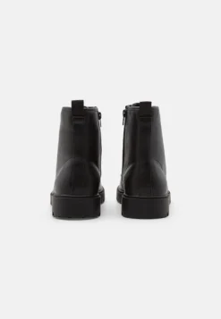 Pier One UnisexStivaletti StringatiBlack Uomo Stivaletti/Stivali PI915K009-Q11 8 Pier One UnisexStivaletti StringatiBlack Uomo Stivaletti/Stivali PI915K009-Q11 -Negozio online Pier One Italia b965003587ad4261995d55e1b0d3f04d scaled