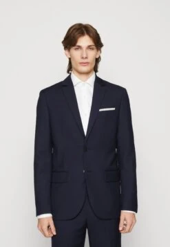 Pier One CompletoDark Blue Uomo Completi E Cravatte PI922A02G-K12 -Negozio online Pier One Italia bd7e909338fc4faf9e484ab666fac5e8 scaled