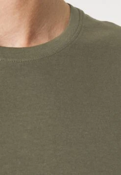 Pier One 2 PackTopBlack/Khaki Uomo T-shirt E Polo PI922O0XM-Q11 11 Pier One 2 PackTopBlack/Khaki Uomo T-shirt E Polo PI922O0XM-Q11 -Negozio online Pier One Italia bd882977b4dd4e82ad06d1413148c577 scaled