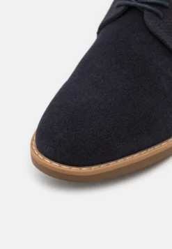 Pier One StringateDark Blue Uomo Scarpe Con I Lacci PI912M0E3-K11 11 Pier One StringateDark Blue Uomo Scarpe Con I Lacci PI912M0E3-K11 -Negozio online Pier One Italia be1d02d6e5f34815b725c42f0eba7d78 scaled