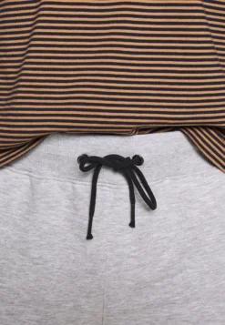 Pier One 2 Pack - Shorts -Light Grey /Black -Negozio online Pier One Italia c4d577d8c6314b53bc4b281d9e735af0 scaled