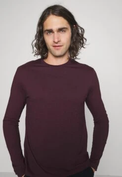 Pier One Pigiama Dark Blue/Bordeaux Uomo Per La Notte PI982M033-K14 -Negozio online Pier One Italia c54af894dc5e444ebbec14e1eec64139 scaled