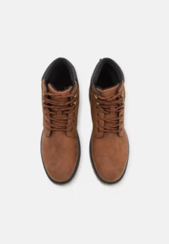 Pier One Stivaletti StringatiBrown Uomo Stivaletti/Stivali PI912K0BR-O11 -Negozio online Pier One Italia c60423dfc26948249fb7b3c488a0df67 scaled