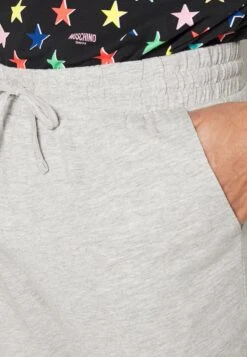 Pier One 2 PackPantaloni Del PigiamaMottled Grey Uomo Per La Notte PI982L00I-C12 -Negozio online Pier One Italia c7f998b2a28c4eb48ea3b3047ab5445b scaled