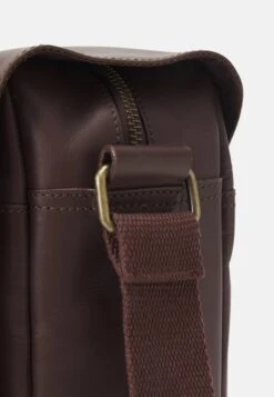 Pier One Leather Unisex - Borsa Porta Pc - Brown 7 Pier One Leather Unisex - Borsa Porta Pc - Brown -Negozio online Pier One Italia c935e79934044db4a8a431f7bc297e74 scaled