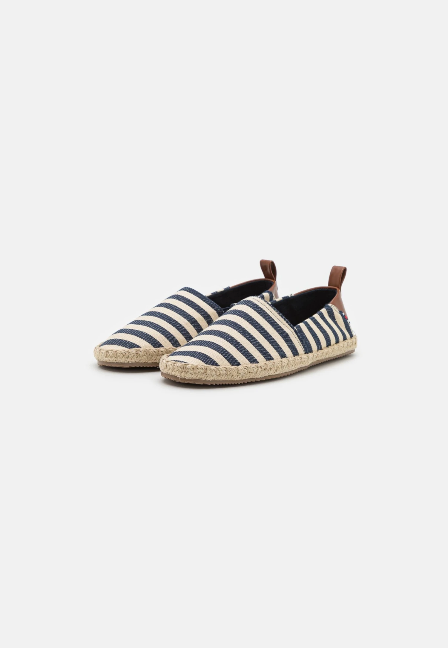 Pier One UnisexEspadrillasDark Blue/White Uomo Scarpe Basse PI915C00F-K11 2 Pier One UnisexEspadrillasDark Blue/White Uomo Scarpe Basse PI915C00F-K11 - immagine 2