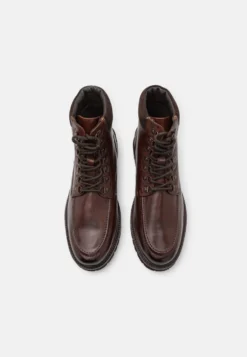 Pier One LeatherStivaletti StringatiBrown Uomo Stivaletti/Stivali PI912K0CG-O11 -Negozio online Pier One Italia ce38577bc80e41f283d14758a2c06561 scaled